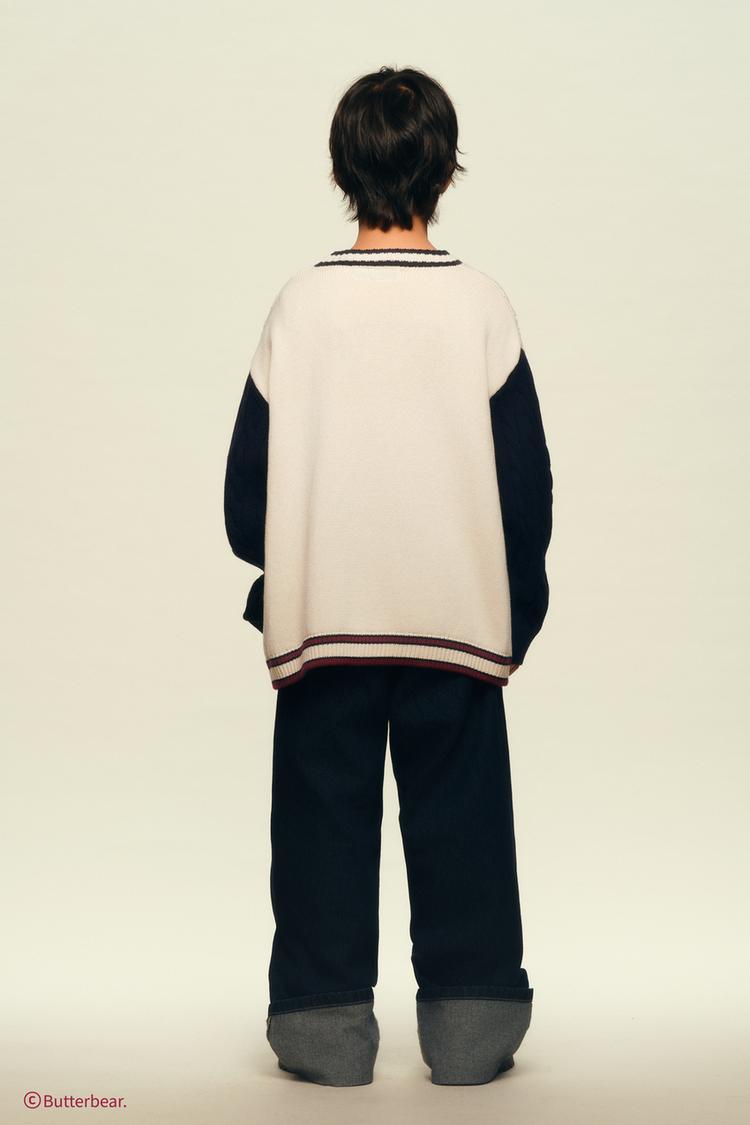 CABLE-KNIT CARDIGAN WITH BUTTERBEAR © EMBROIDERY